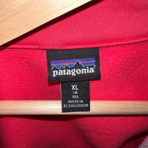 Patagonia jacket gently used, but looks new - Picture 2 of 2